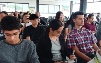 Conferencia de Ingeniería de Prompts cautiva a la comunidad universitaria