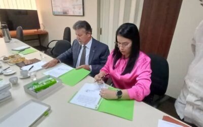 UVM y Cavecon firman convenio estratégico