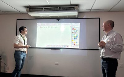 UVM  se convierte en la primera universidad andina en implementar pizarras interactivas