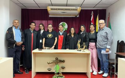 Estudiantes demuestran excelencia jurídica en simulación de Juicios de Protección