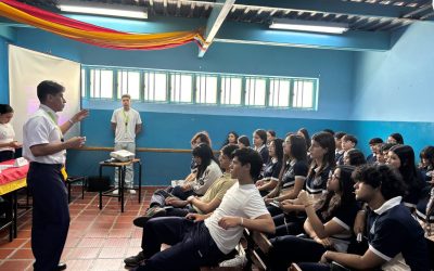 UVM deslumbra en la Feria de Oportunidades del Colegio Las Acacias
