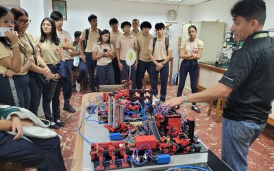 UVM abre sus puertas a futuros líderes del Colegio Las Acacias