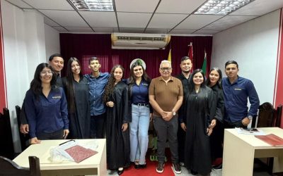 Estudiantes de Derecho simulan audiencias de custodia y manutención