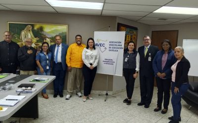 UVM y AVEC firman convenio para fortalecer la educación en Venezuela
